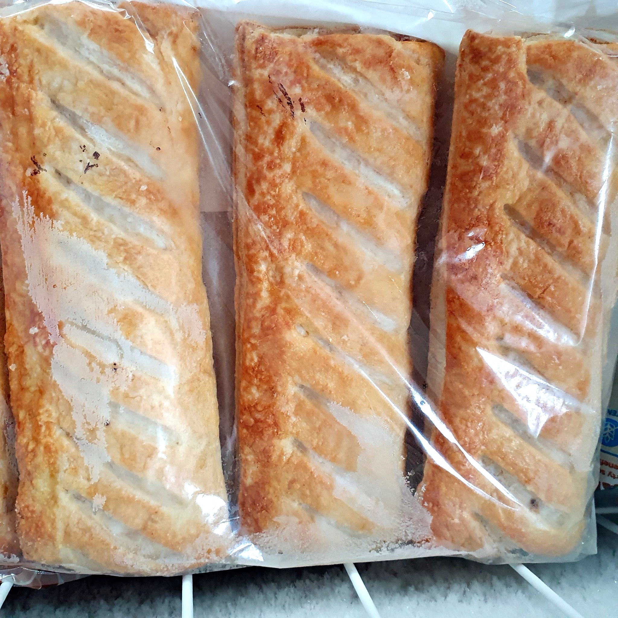 Sausage Rolls - Greggs - FROZEN